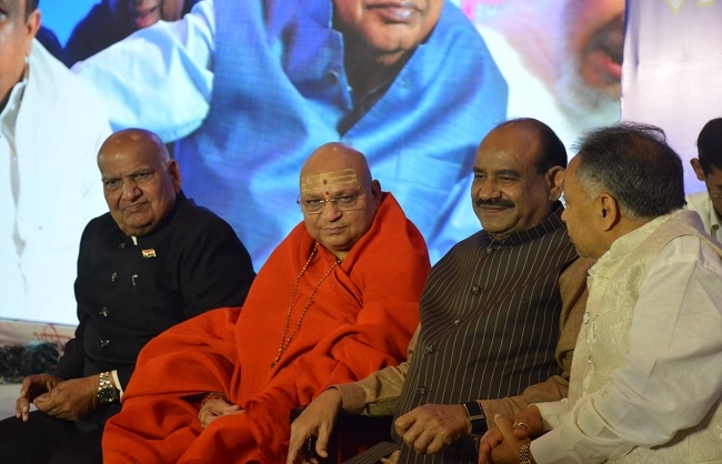 अखिल भारतीय अग्रवाल सम्मेलन के राष्ट्रीय अधिवेशन एवं पदग्रहण समारोह को संबोधित ओम बिरला