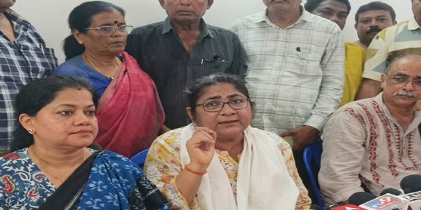 मेदिनीपुर में मतदान के बाद हुई हिंसा की जांच के लिए पहुंची तृणमूल की टीम