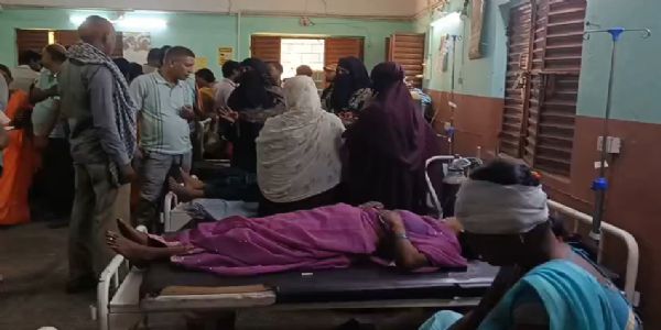 सड़क दुर्घटना में 11 घायल, चार रिम्स रेफर