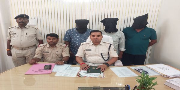 एसपी के निर्देश पर छापेमारी में 13 वारंटी गिरफ्तार