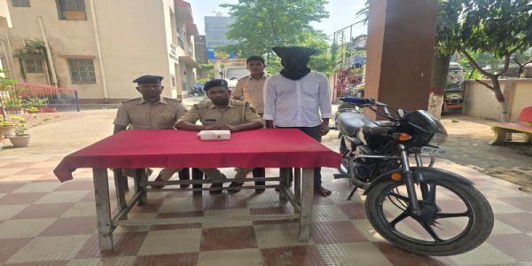 बड़हरिया में 102 पुड़िया स्मैक के साथ युवक गिरफ्तार, 44.70 ग्राम स्मैक बरामद