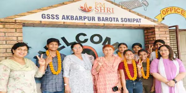 सोनीपत में पीएम श्री विद्यालय के मेधावियों का सम्मान