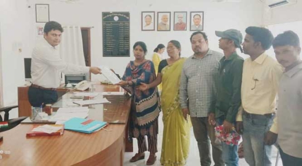 सी-मार्ट एवं गारमेंट फैक्ट्री संचालन विवाद गहराया सी-मार्ट एवं गारमेंट फैक्ट्री संचालन विवाद गहराया