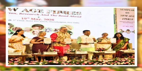 वस्त्र मंत्री गिरिराज सिंह सहित अन्य लोग मौजूद। वस्त्र मंत्री गिरिराज सिंह सहित अन्य लोग मौजूद।