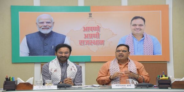 खनन परियोजनाओं की प्रगति का आकलन करते जी. किशन रेड्डी और भजन लाल शर्मा