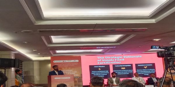 खाद्य पदार्थ उद्योग के राष्ट्रीय सम्मेलन में शामिल नेता। खाद्य पदार्थ उद्योग के राष्ट्रीय सम्मेलन में शामिल नेता।