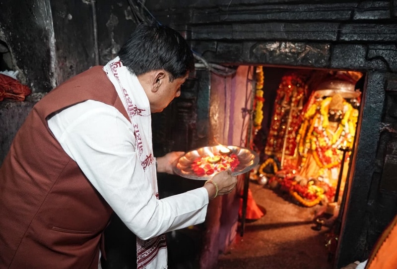 दंतेवाड़ा में मां दंतेश्वरी देवी मंदिर में दर्शन किए