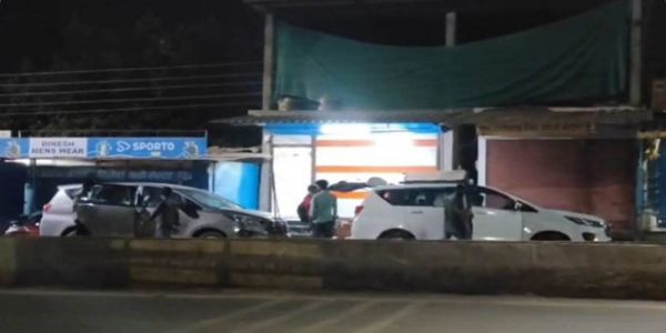 जीएसटी विभाग की संयुक्त टीम के वाहन