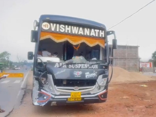 बस की टक्कर से एक ग्रामीण युवक की हुई माैत