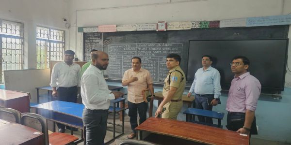 नीट परीक्षा केंद्रों का डीसी और एसपी किया निरीक्षण