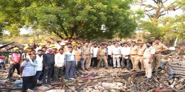 गऊघाट क्षेत्र में अतिक्रमण के खिलाफ बड़ी कार्रवाई, लगभग 100 करोड़ रुपये मूल्य की रेलवे भूमि मुक्त