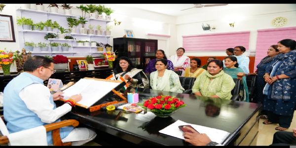 आंगनबाड़ी कर्मियों की हड़ताल टली, मानदेय बढ़ोतरी पर सरकार का आश्वासन