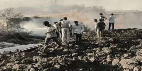 देवास की पेपर फैक्ट्री में भीषण आग, दो घंटे तक उठती रहीं लपटें, औद्योगिक क्षेत्र में मचा हड़कंप