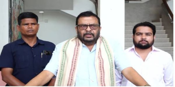 संभावित चक्रवात और बाढ़ को लेकर ओडिशा सतर्क, हर स्थिति से निपटने को तैयार : सुरेश पुजारी
