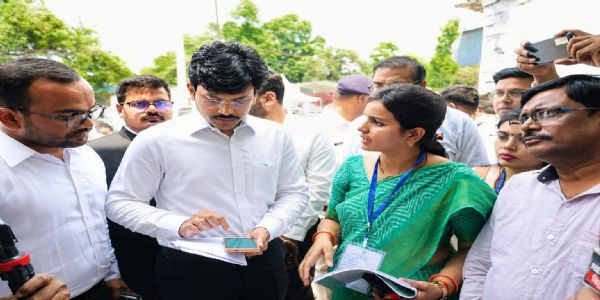 जनगणना 2027 के प्रथम चरण का जिलाधिकारी ने किया शुभारंभ