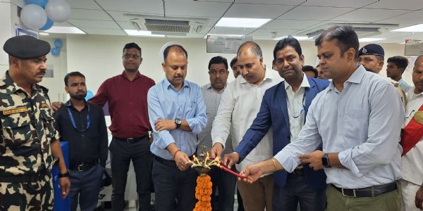 एचडीएफसी बैंक नये भवन में हुआ स्थानांतरित,डीएम ने उद्घाटन किया