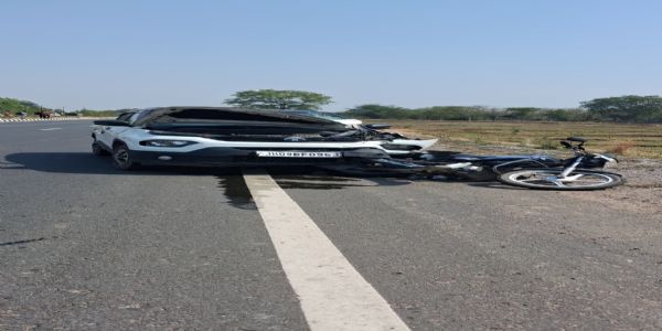 कार और बाइक की टक्कर में एक की मौत, एक गंभीर