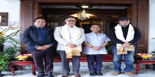 केंद्रीय मंत्री रिजिजू ने मुख्यमंत्री से शिष्टाचार भेंट की