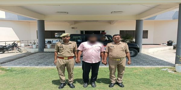 लखनऊ में जमीन हड़पने के लिए नशीला पदार्थ पिलाकर युवक की अश्लील तस्वीरें ली, दो गिरफ्तार