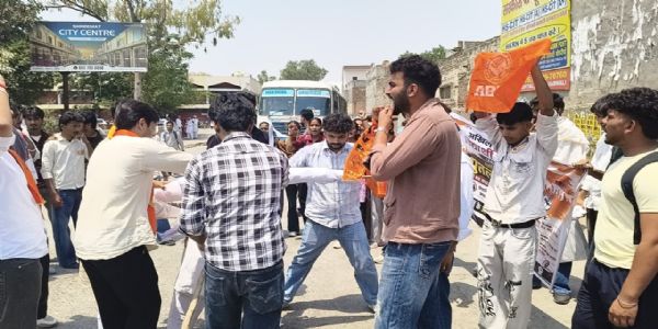 सिरसा: विद्यार्थियों ने परिवहन मंत्री का पुतला फूंका