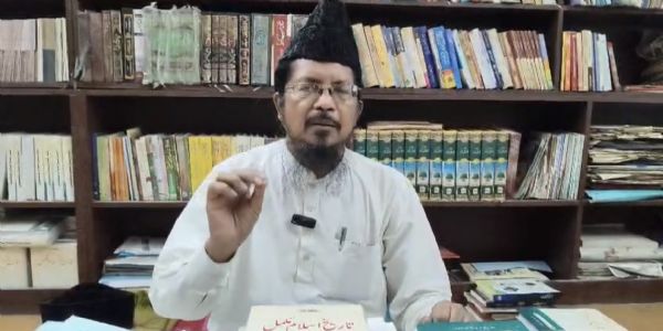 नमाज पर हाईकोर्ट के फैसले को मौलाना का समर्थन, बोले—विवादित जगहों से बचना ही बेहतर