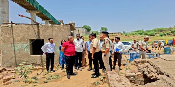 सीईसी सदस्य गोयल धौलपुर पहुंचे,रेत खनन का जायजा लिया