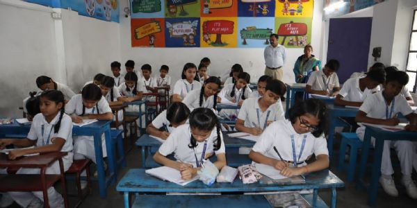 गोरखपुर में ‘स्वच्छ विद्यालय प्रतियोगिता’ का शुभारम्भ, 500 से अधिक छात्राें ने लिया हिस्सा