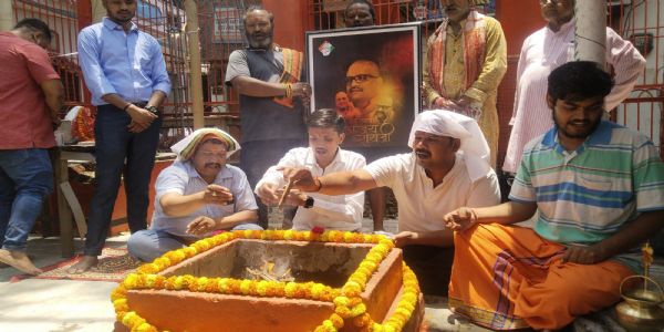 प्रदेश कांग्रेस अध्यक्ष अजय राय के लिए समर्थकों ने किया हवन