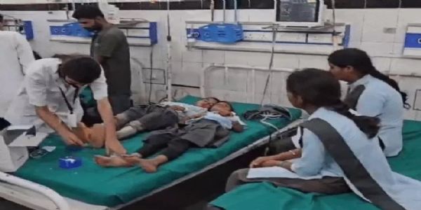 सरकारी स्कूल में पानी पीने के बाद 13 बच्चों की तबीयत बिगड़ी, अस्पताल में भर्ती
