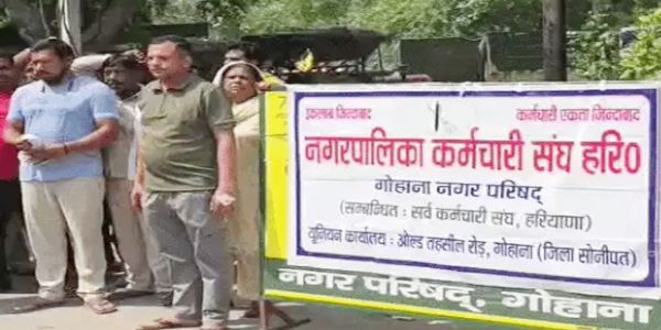 सोनीपत में हड़ताल से सफाई कार्य ठप, चुनाव बहिष्कार चेतावनी