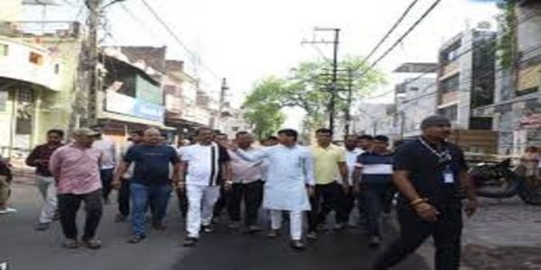 इंदौर: जिंसी–लक्ष्मीबाई प्रतिमा मार्ग का काम जल्द हाेगा शुरू, अतिक्रमण हटाने के लिए 3 दिन की मोहलत, महापौर ने किया स्थल निरीक्षण