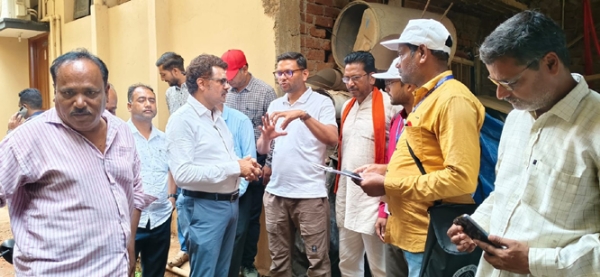 महापौर ने जनगणना कार्य का डोर-टू-डोर पहुंचकर किया निरीक्षण