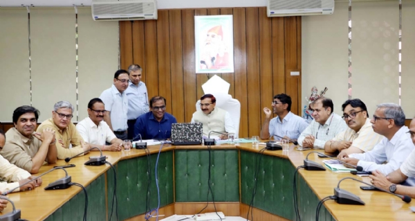 प्रवेश के लिए दाखिला पोर्टल का शुभारंभ करते कुलपति प्रो. नरसी राम बिश्नोई।