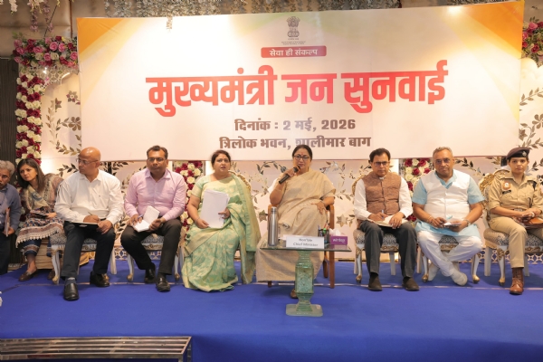 शालीमार बाग विधानसभा स्थित त्रिलोक भवन में जनसुनवाई करती मुख्यमंत्री रेखा गुप्ता