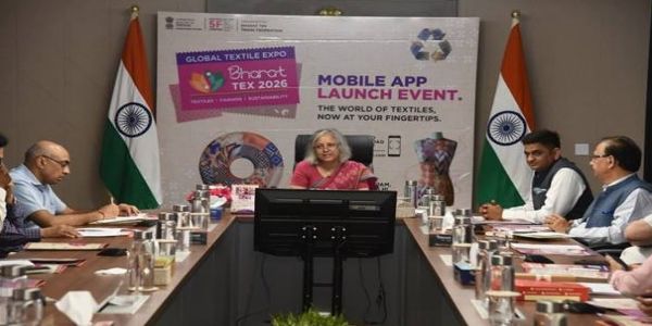 नई दिल्ली में भारत टेक्स 2026 मोबाइल ऐप लॉन्च करतीं वस्त्र मंत्रालय की सचिव नीलम शमी राव। नई दिल्ली में भारत टेक्स 2026 मोबाइल ऐप लॉन्च करतीं वस्त्र मंत्रालय की सचिव नीलम शमी राव।