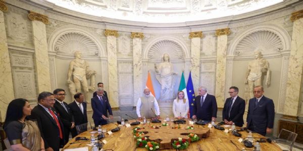 प्रधानमंत्री मोदी और इटली की प्रधानमंत्री मेलोनी प्रतिनिधिमंडल स्तर के नेताओं के साथ प्रधानमंत्री मोदी और इटली की प्रधानमंत्री मेलोनी प्रतिनिधिमंडल स्तर के नेताओं के साथ