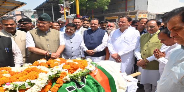 श्रद्धांजलि देते पूर्व मुख्यमंत्री व कैबिनेट मंत्री श्रद्धांजलि देते पूर्व मुख्यमंत्री व कैबिनेट मंत्री
