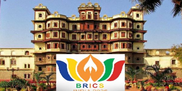 ब्रिक्स के लोगों के साथ इंदौर का राजवाड़ा ब्रिक्स के लोगों के साथ इंदौर का राजवाड़ा