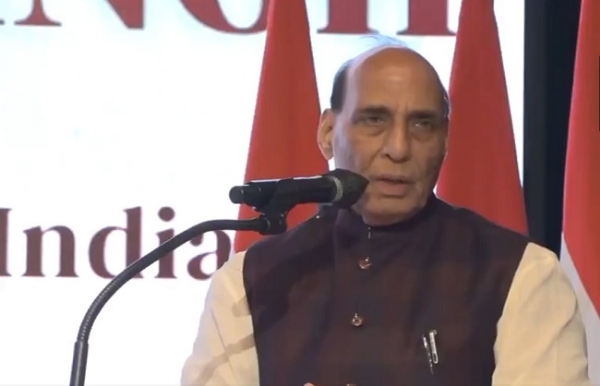 सियोल में भारतीय समुदाय को संबोधित करते रक्षा मंत्री राजनाथ सिंह सियोल में भारतीय समुदाय को संबोधित करते रक्षा मंत्री राजनाथ सिंह
