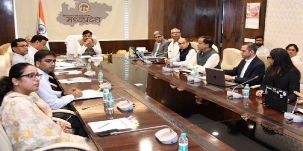 मुख्यमंत्री डॉ. यादव ने गूगल क्लाउड इंडिया के पदाधिकारियों के साथ की उच्च स्तरीय बैठक मुख्यमंत्री डॉ. यादव ने गूगल क्लाउड इंडिया के पदाधिकारियों के साथ की उच्च स्तरीय बैठक