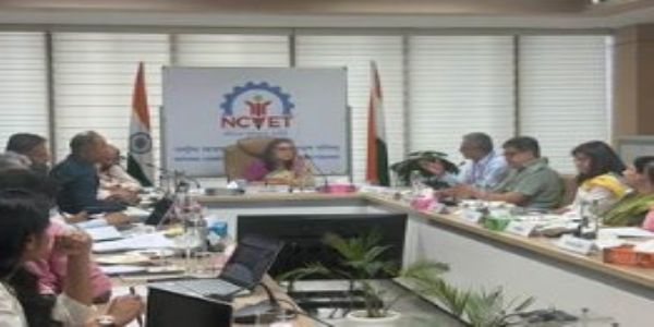 नई दिल्ली में एनसीवीईटी की अनुसंधान सलाहकार समिति की पहली बैठक की अध्यक्षता करतीं एमएसडीई सचिव देबाश्री मुखर्जी। नई दिल्ली में एनसीवीईटी की अनुसंधान सलाहकार समिति की पहली बैठक की अध्यक्षता करतीं एमएसडीई सचिव देबाश्री मुखर्जी।
