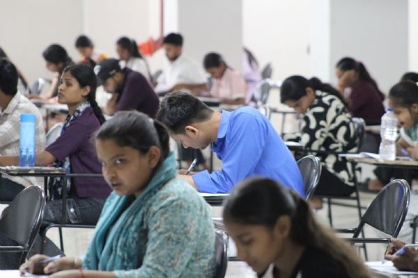 स्नातक, परास्नातक के विभिन्न पाठ्यक्रमों सहित पीएचडी की हुई प्रवेश परीक्षा* स्नातक, परास्नातक के विभिन्न पाठ्यक्रमों सहित पीएचडी की हुई प्रवेश परीक्षा*
