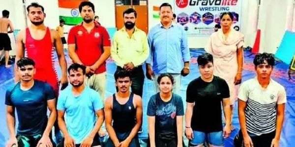 अंडर-23 बालक एवं बालिका कुश्ती चयन ट्रायल्स में उपस्थित प्रतिभागी। अंडर-23 बालक एवं बालिका कुश्ती चयन ट्रायल्स में उपस्थित प्रतिभागी।