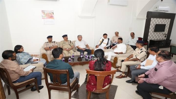 प्रभारी मंत्री सिलावट ने वरिष्ठ अधिकारियों की बैठक में दिए निर्देश प्रभारी मंत्री सिलावट ने वरिष्ठ अधिकारियों की बैठक में दिए निर्देश