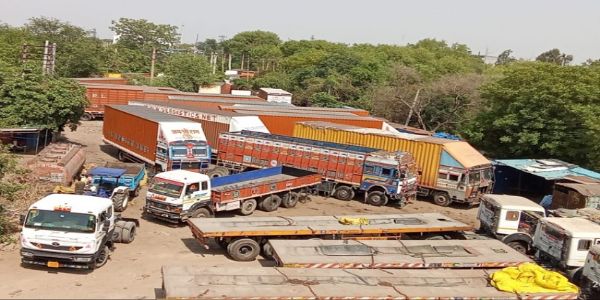 ट्रांसपोर्ट हड़ताल का जारी फोटो ट्रांसपोर्ट हड़ताल का जारी फोटो
