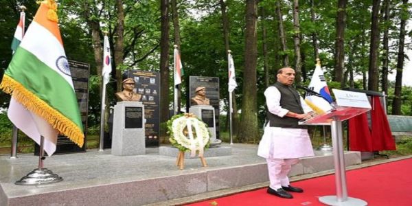 सियोल में भारतीय युद्ध स्मारक के उद्घाटन समारोह को संबोधित करते राजनाथ सिंह