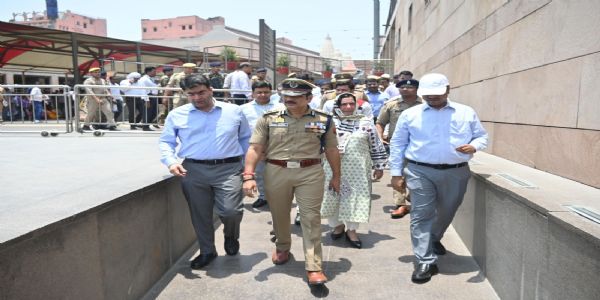 आई बी की अपर निदेशक ने काशी विश्वनाथ धाम की सुरक्षा व्यवस्था को परखा