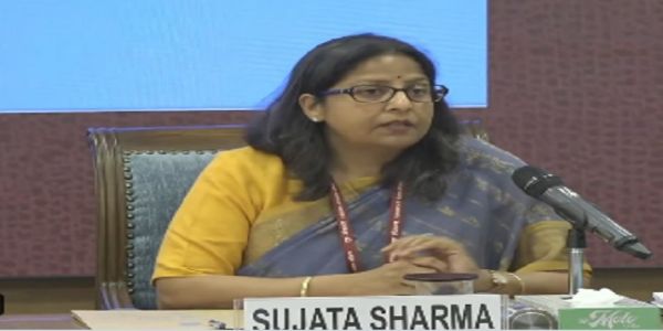 सरकार का दावा- देश के सभी पेट्रोल पंपों पर पेट्रोल-डीजल का पर्याप्त भंडार उपलब्ध