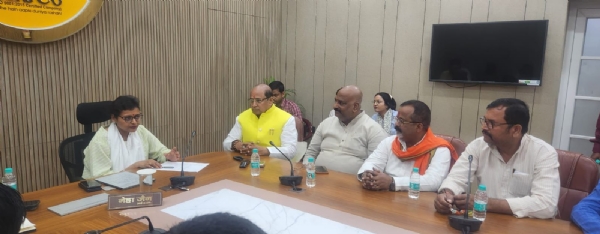 बैठक के दौरान लिया गया छायाचित्र बैठक के दौरान लिया गया छायाचित्र