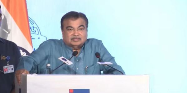 नई दिल्ली में अमेरिकन चैंबर ऑफ कॉमर्स इन इंडिया (एमचैम) के वार्षिक नेतृत्व सम्मेलन को संबोधित करते केंद्रीय सड़क परिवहन एवं राजमार्ग मंत्री नितिन गडकरी। नई दिल्ली में अमेरिकन चैंबर ऑफ कॉमर्स इन इंडिया (एमचैम) के वार्षिक नेतृत्व सम्मेलन को संबोधित करते केंद्रीय सड़क परिवहन एवं राजमार्ग मंत्री नितिन गडकरी।